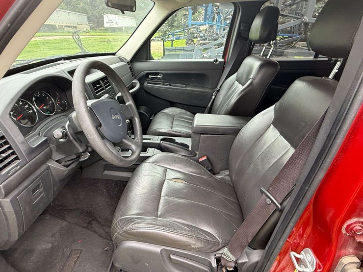 2010-jeep-liberty-image-17