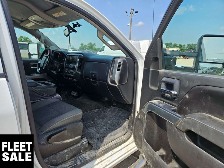 2015-chevrolet-silverado-3500hd-image-34
