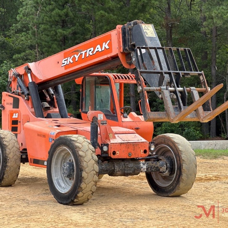 2016 JLG 8042