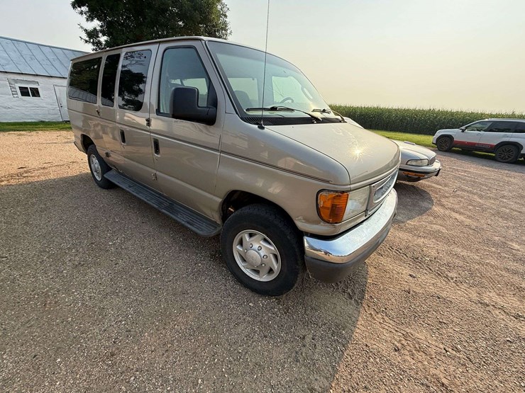 2007-ford-e350-image-5