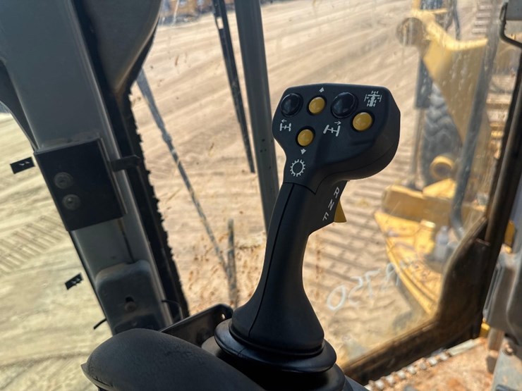caterpillar-140m-vhp-image-30