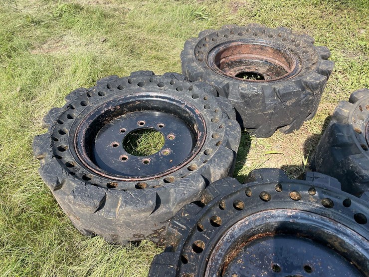 4-solid-rubber-used-skidloader-tires-image-8