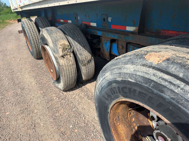 max-atlas-tridem-container-chassis-with-53’-stoughton-container-image-15