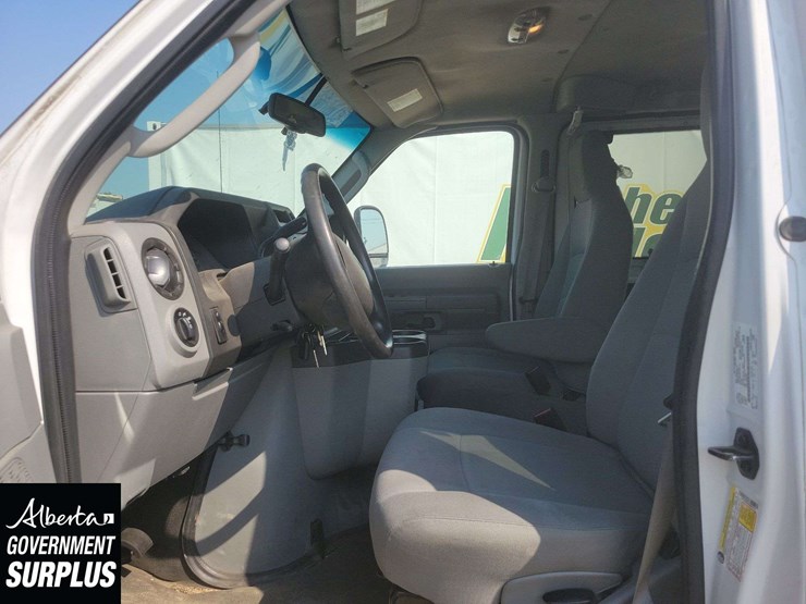 2014-ford-cargo-image-17
