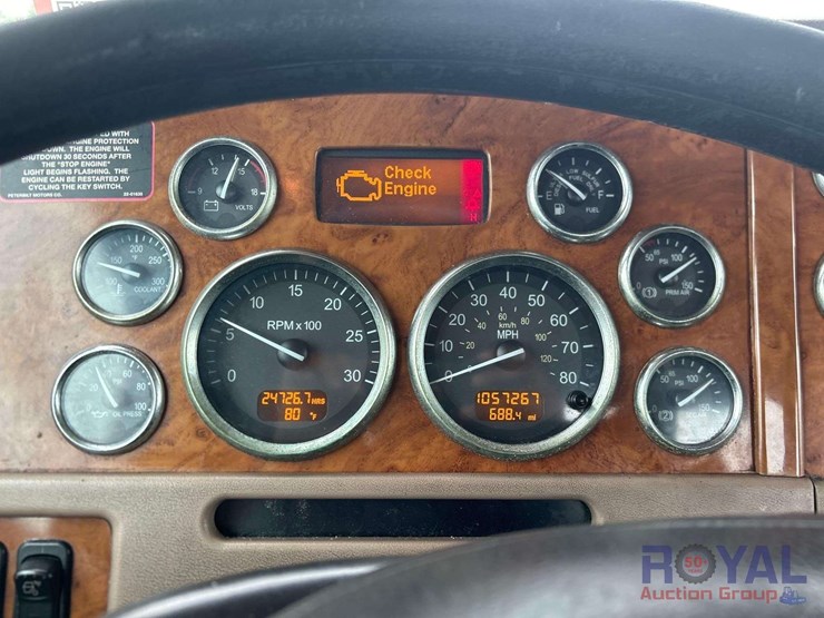 2009-peterbilt-384-image-8