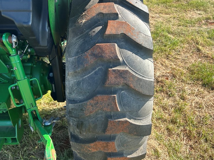 2019-john-deere-4044m-image-10
