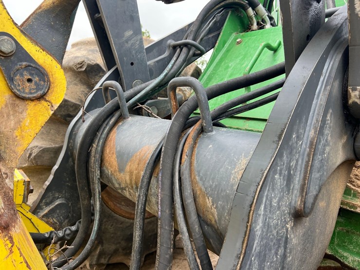 2019-deere-843l-image-12
