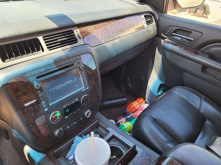 2013-gmc-yukon-xl-image-11