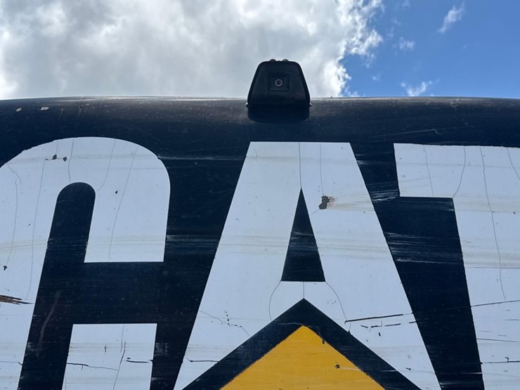 2015-caterpillar-336fl-image-17