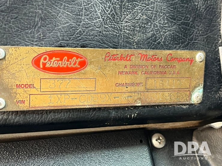 1993-peterbilt-377-image-94