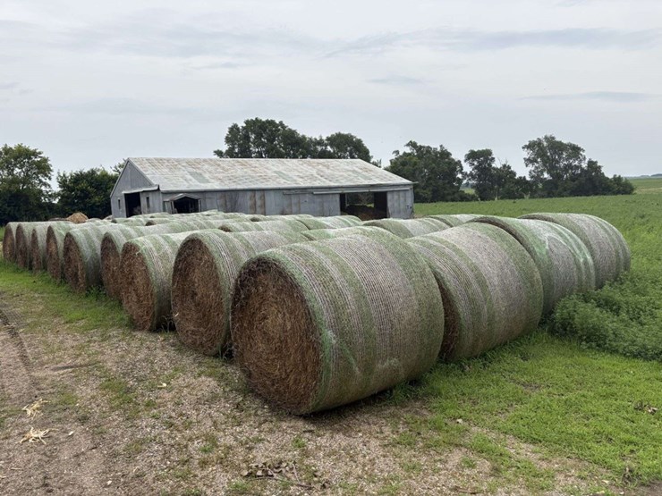 2025-john-deere-568-image-4