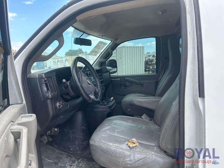 2017-chevrolet-express-2500-image-7