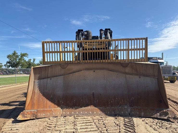 2015-caterpillar-d9t-image-3