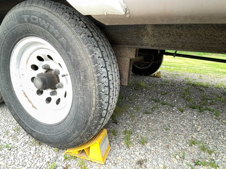 #8570-•-sierra-27'-gooseneck-camper-(has-wi-title)-image-16