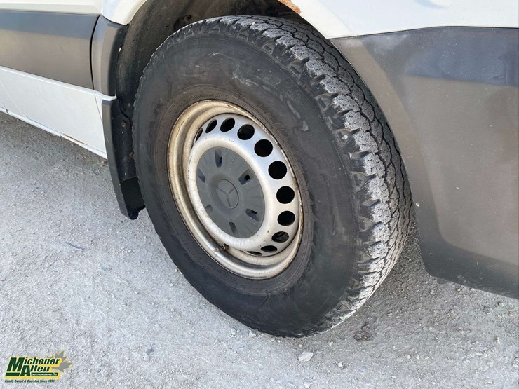 2016-mercedes-benz-sprinter-2500-image-16