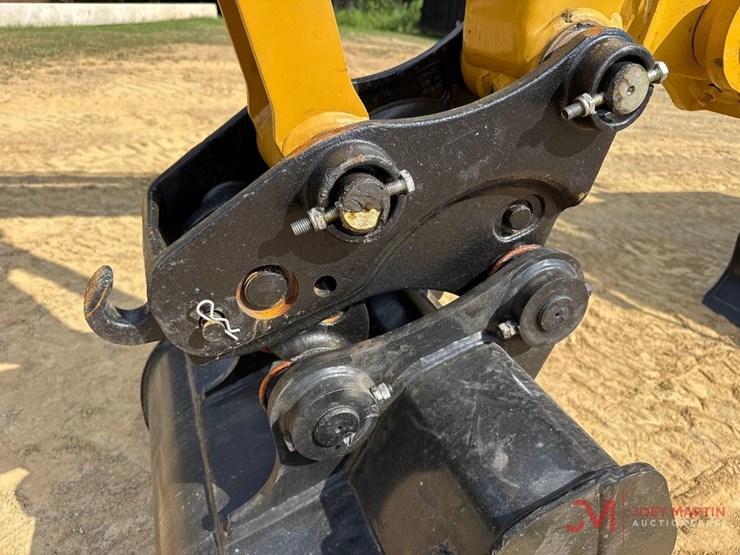2025-caterpillar-305.5-image-15