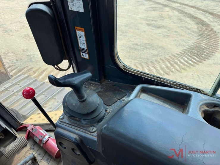 2015-deere-700k-lgp-image-28