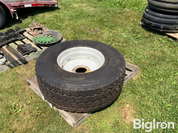 michelin-425/65r22.5-tire-on-8-bolt-rim-image-1