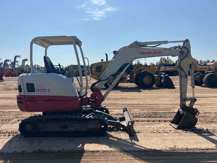 takeuchi-tb235-2-image-5