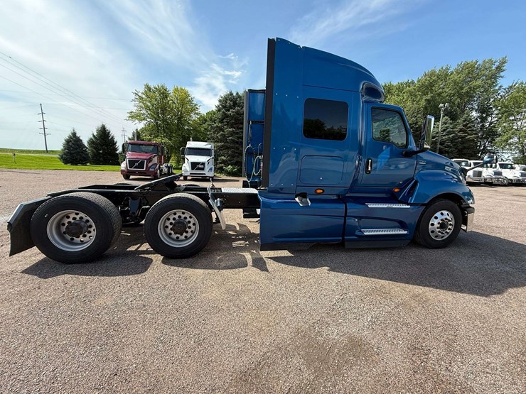 2020-ih-lt625-sleeper-semi,-435,369-miles-on-truck-(complete-overhaul-@-232,740-miles-with-paperwork-image-11