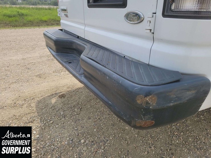 2014-ford-cargo-image-37