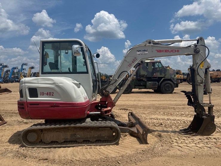 2018-takeuchi-tb240-image-5