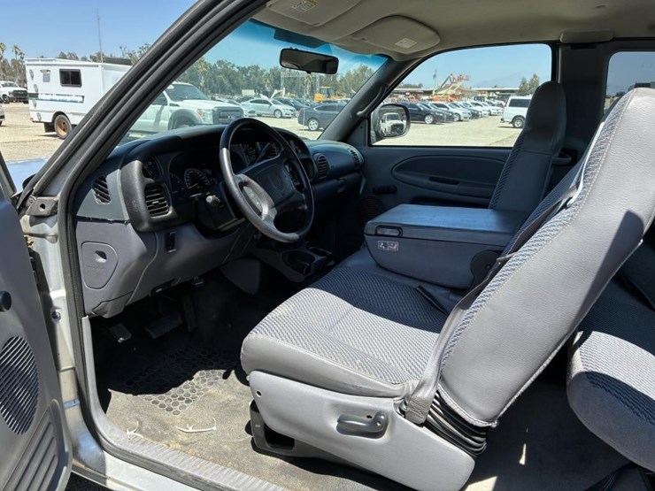 2001-dodge-2500-image-11