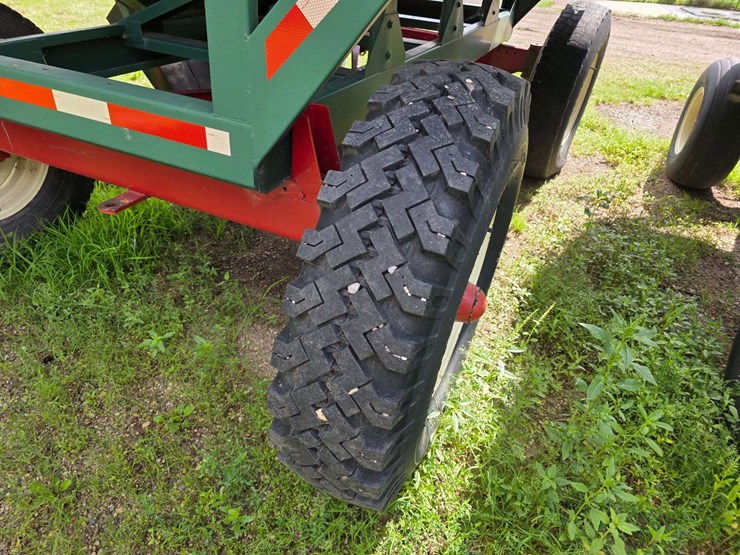 dakon-gravity-box-on-dakon-model-1212-running-gear,-extendable-hitch,-10.00-20-tires-on-8-bolt-rims,-image-14