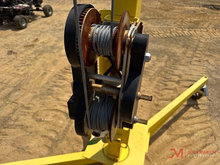 r-250-roust-about-lift-image-6