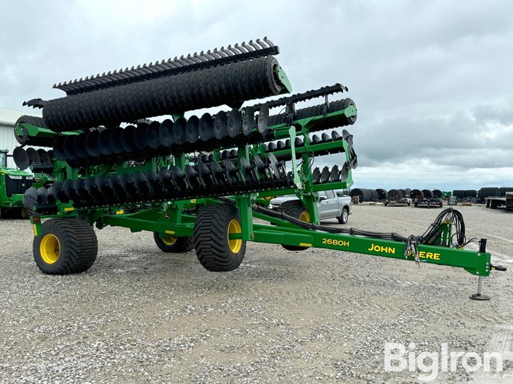 2023-john-deere-2680h-image-3