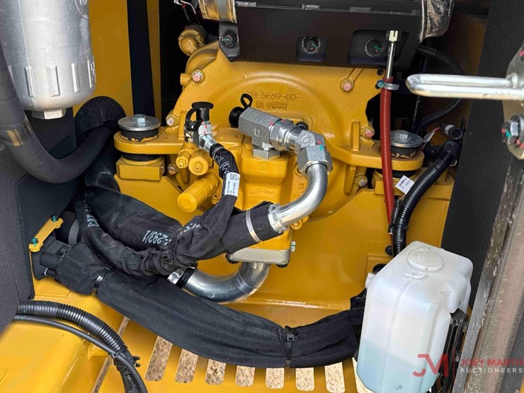 caterpillar-305.5-image-23