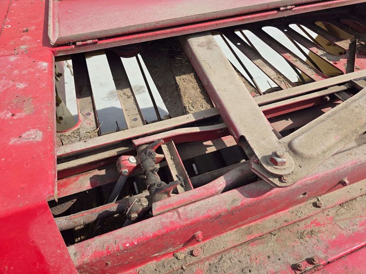 new-holland-268-image-30