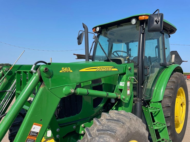 2015-john-deere-6115d-image-26
