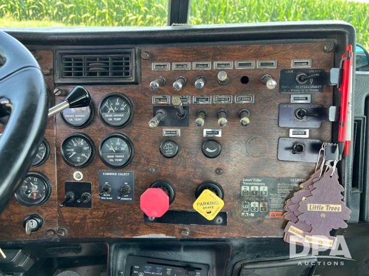 1993-peterbilt-377-image-59