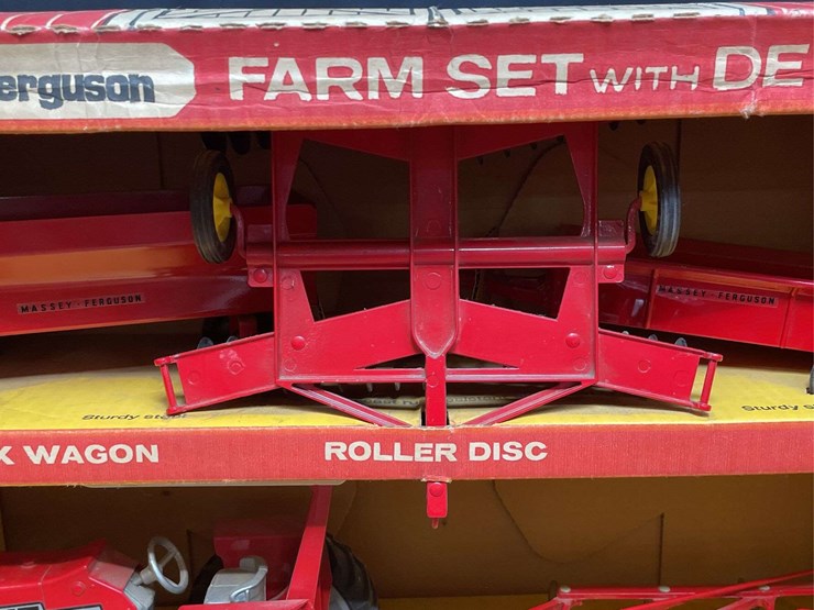 1/16-mf-275-farm-set-nib-ertl-image-3