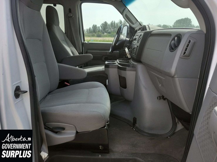 2013-ford-cargo-image-22