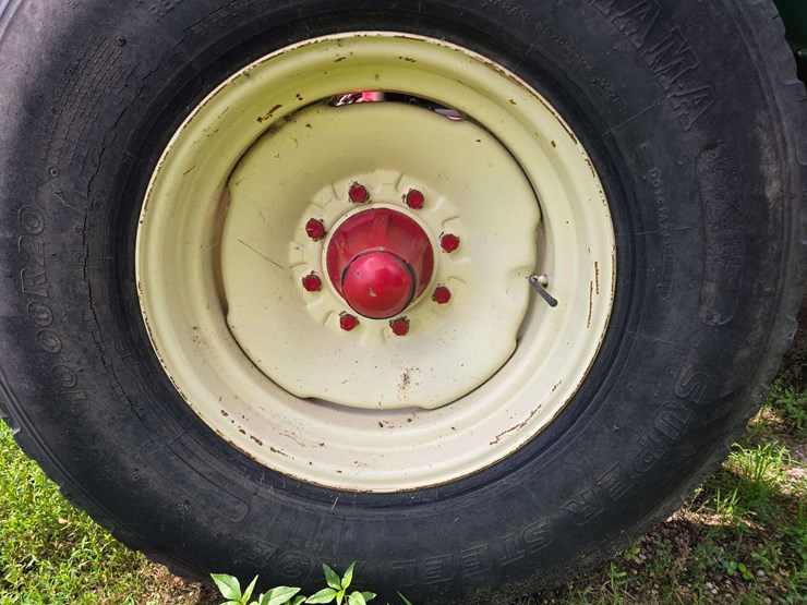 dakon-gravity-box-on-dakon-model-1212-running-gear,-extendable-hitch,-10.00-20-tires-on-8-bolt-rims,-image-7