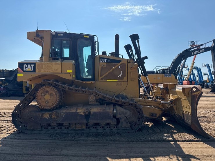 caterpillar-d6t-xl-image-5