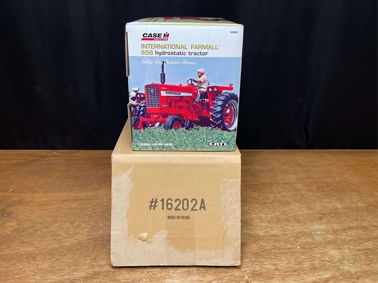 1/16-farmall-656-hydro-2011-ttt-nib-ertl-image-11