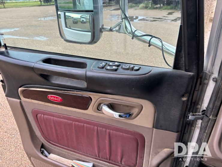 2012-peterbilt-386-image-79