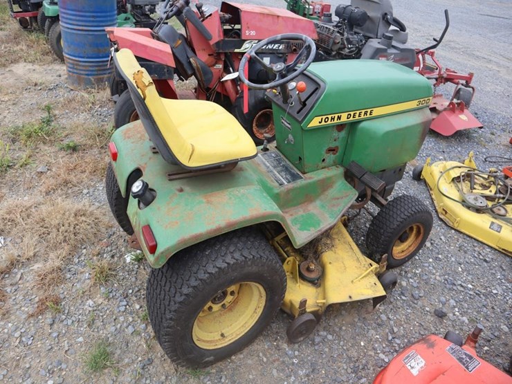 john-deere-300-image-7