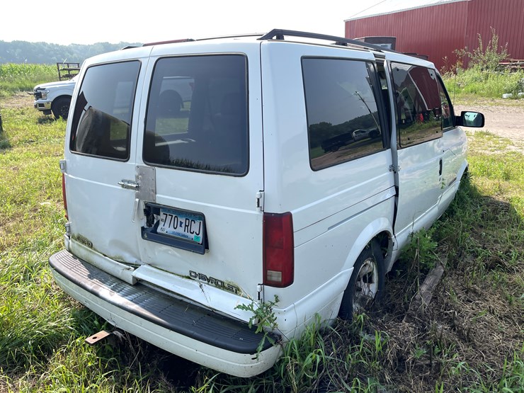 2001-chevrolet-astro-image-7
