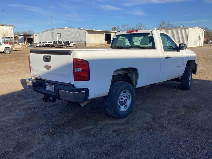 2013-chevrolet-silverado-2500-image-6