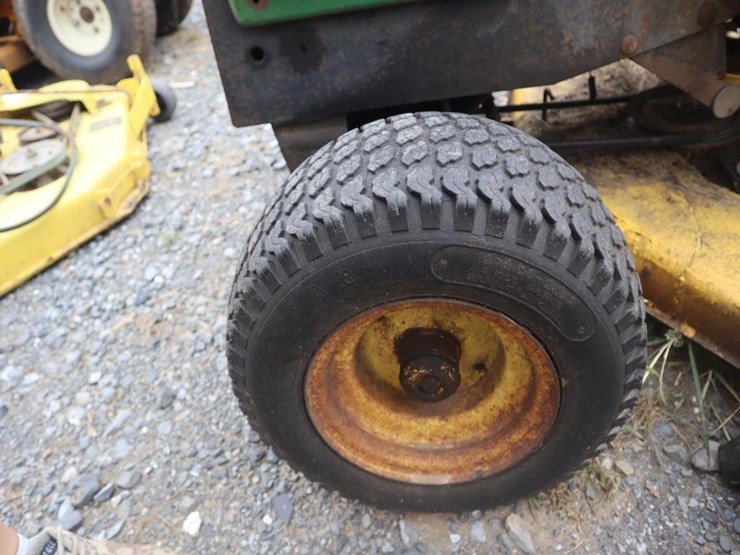john-deere-300-image-10