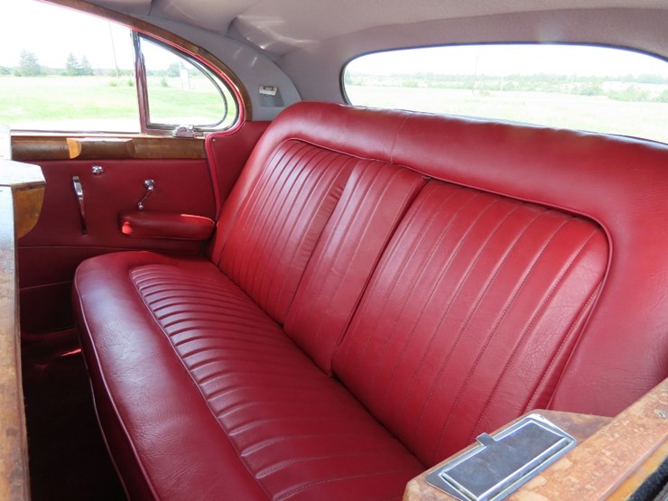 1960-jaguar-mark-ix-image-11
