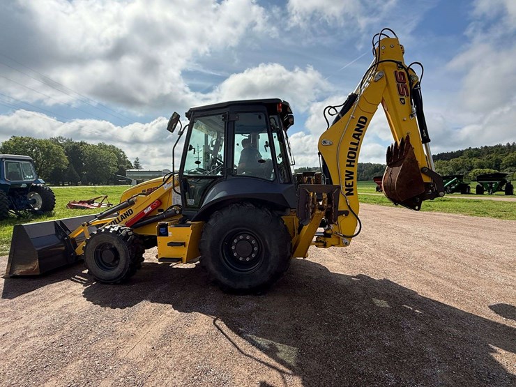 new-holland-b95d-backhoe,-fwa,-88”-front-bucket,-378-hours,-extended-hoe,-17”-back-bucket,-out-rigge-image-18