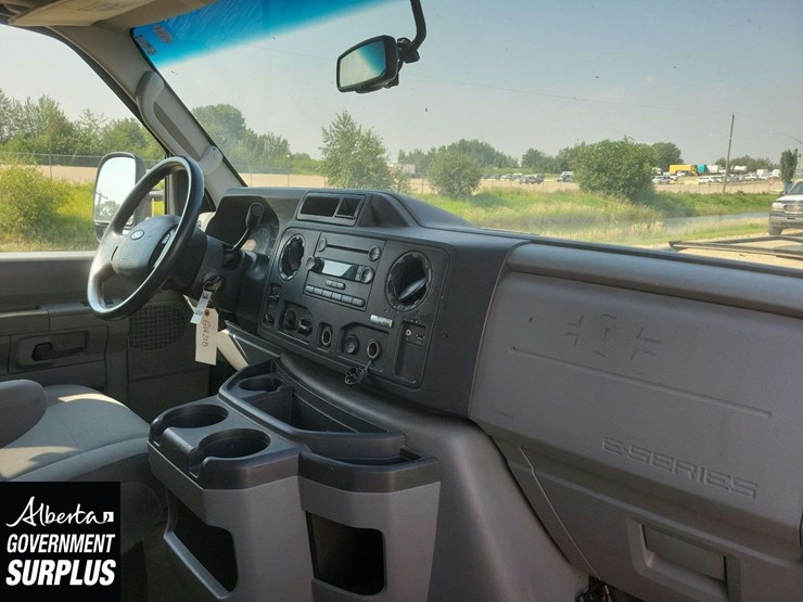 2014-ford-cargo-image-20