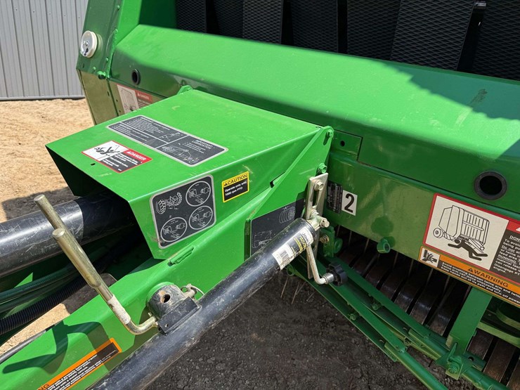 2006-john-deere-567-image-32
