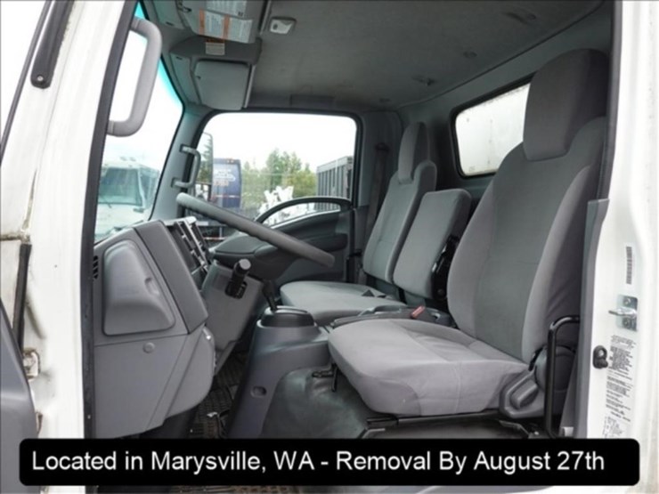 2019-isuzu-npr-image-14