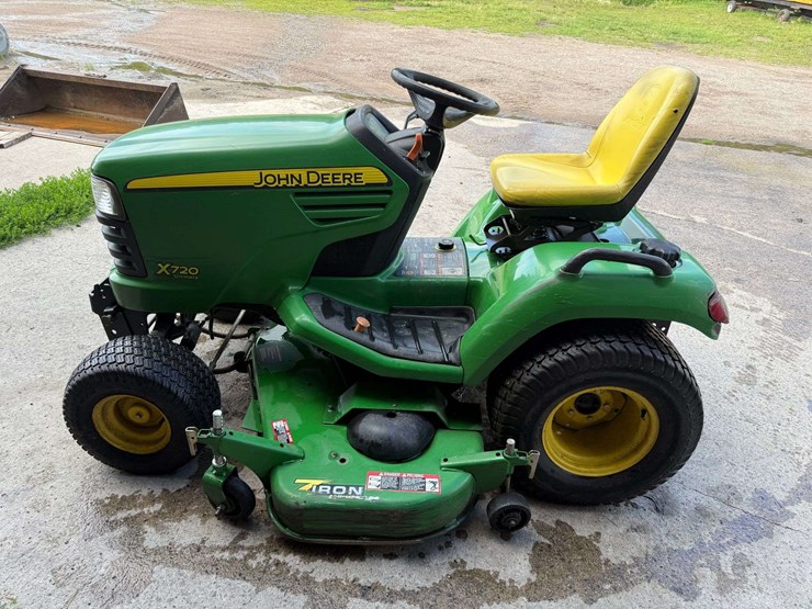 john-deere-x720-image-9
